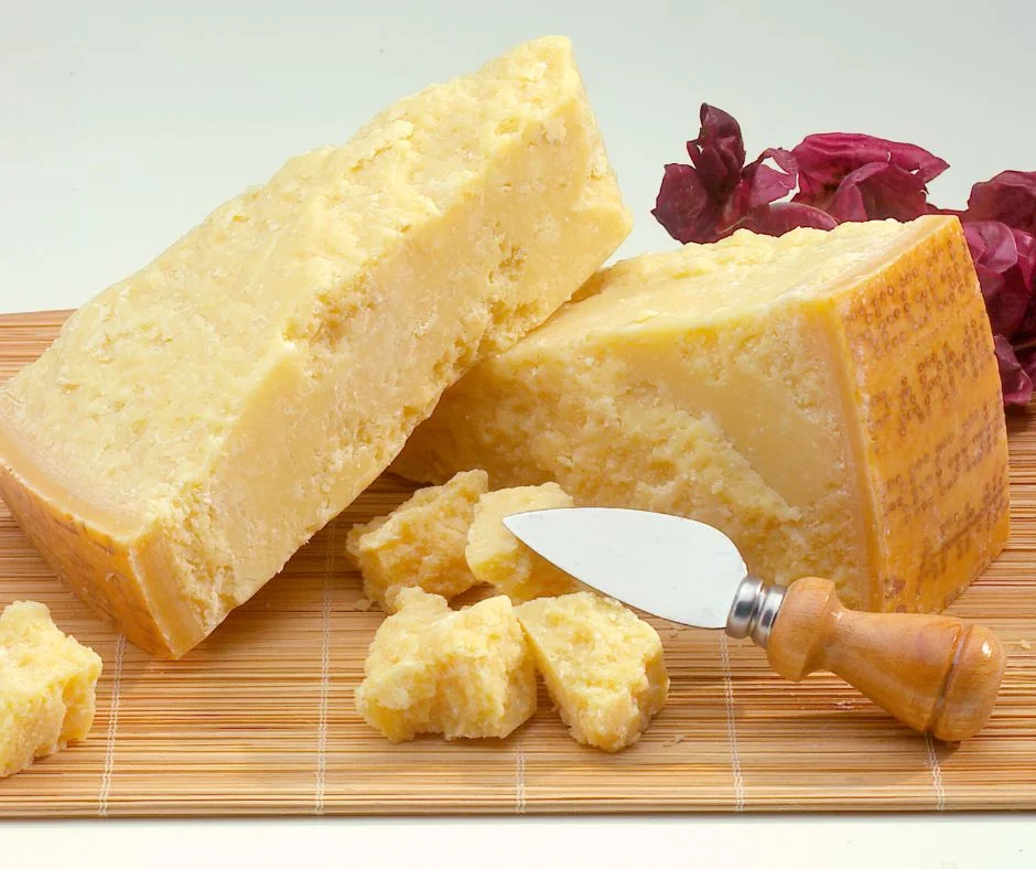 Czym Różni Się Prawdziwy Ser Parmigiano Reggiano od Podróbek?