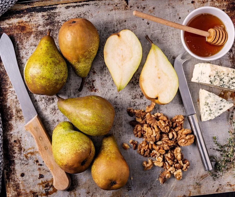 Pieczone Gruszki z Gorgonzolą – Wykwintna Przekąska Pełna Smaku i Zdrowia