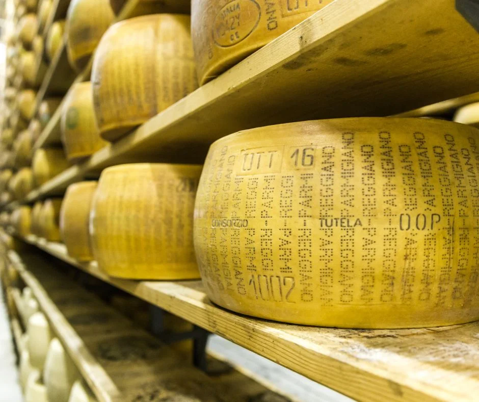 Czym Różni Się Prawdziwy Ser Parmigiano Reggiano od Podróbek?